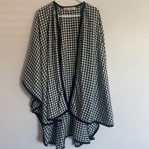 Lillie Rubin Monochrome Houndstooth Cape